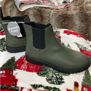 NWT Old Navy boots women’s size 7